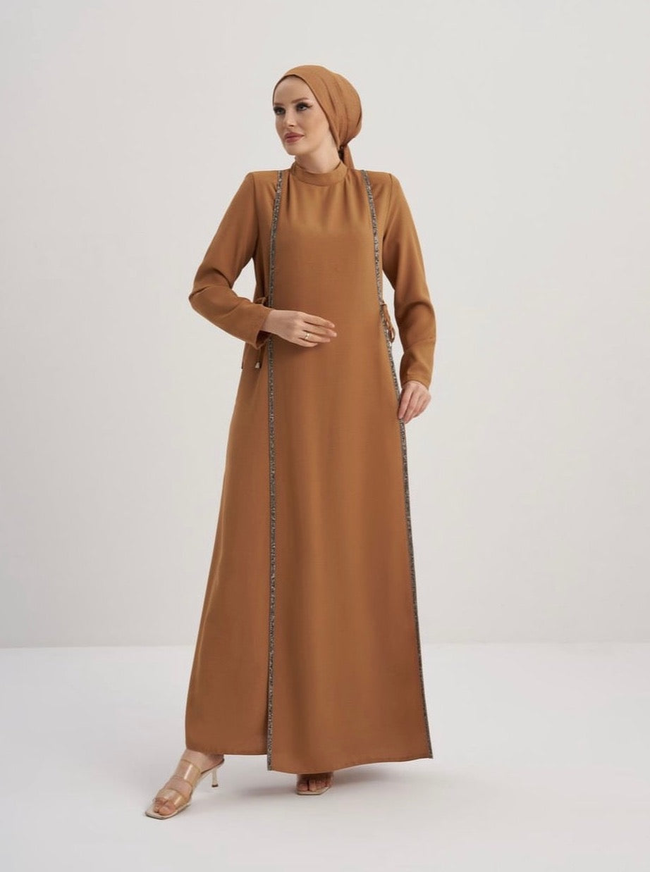 Kleid mit seitlichen Steinchen - Yandan Tasli Elbise